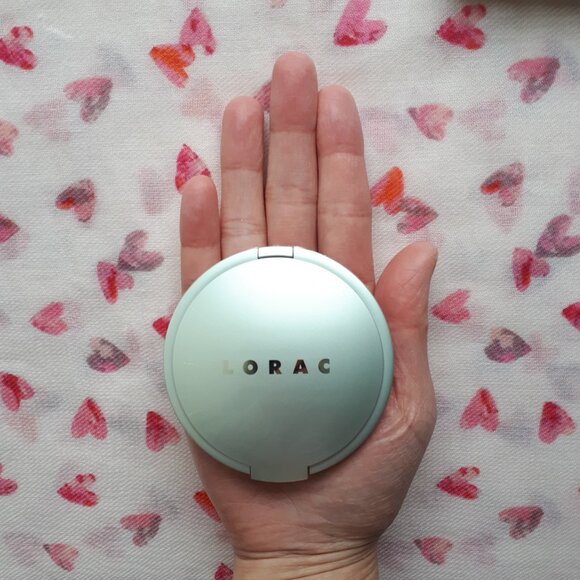 LORAC: Perfectly Lit Oil Free Luminizing Powder in Spolight - Picture 9 of 11